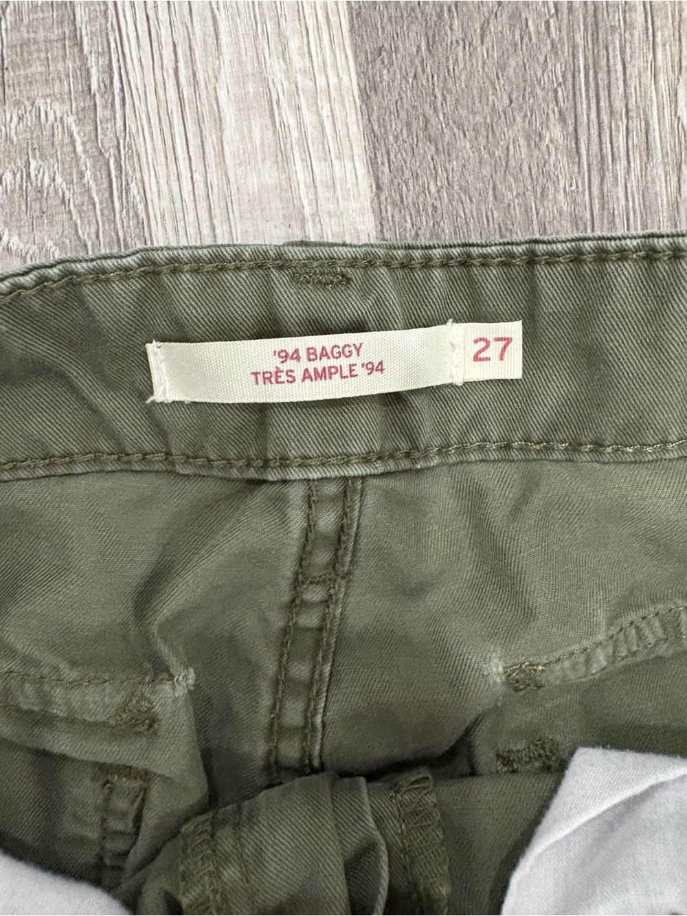 Levi’s ‘94 Baggy Olive Green Cargo Jogger Pants Size 27 - Picture 3 of 4